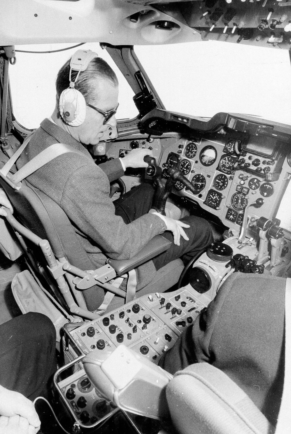 1964-people-often-dont-realise-that-the-royal-is-also-a-qualified-pilot-having-racked-up-nearly-6000-flying-hours-over-the-past-five-decades-hes-also-the-patron-of-the-guild-of-air-pilots