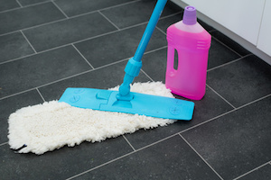 bodenwischer und reinigungsmittel
