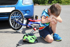 Junge hatte einen Verkehrsunfall