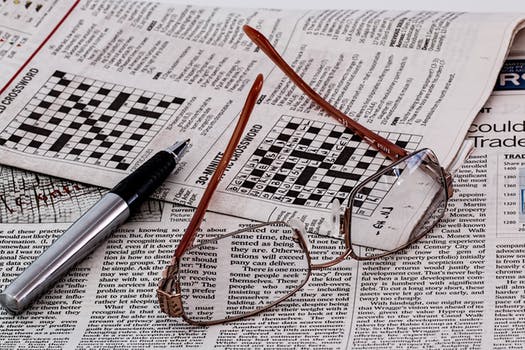newspaper-news-media-spectacles-53209